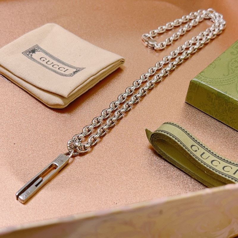 G*u*i necklaces